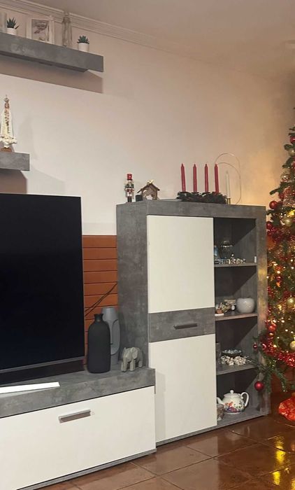 Móvel de TV c/2 Armários e 2 Prateleiras