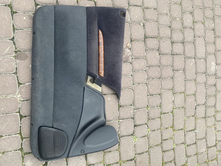 Дверні карти та підголовники омега б