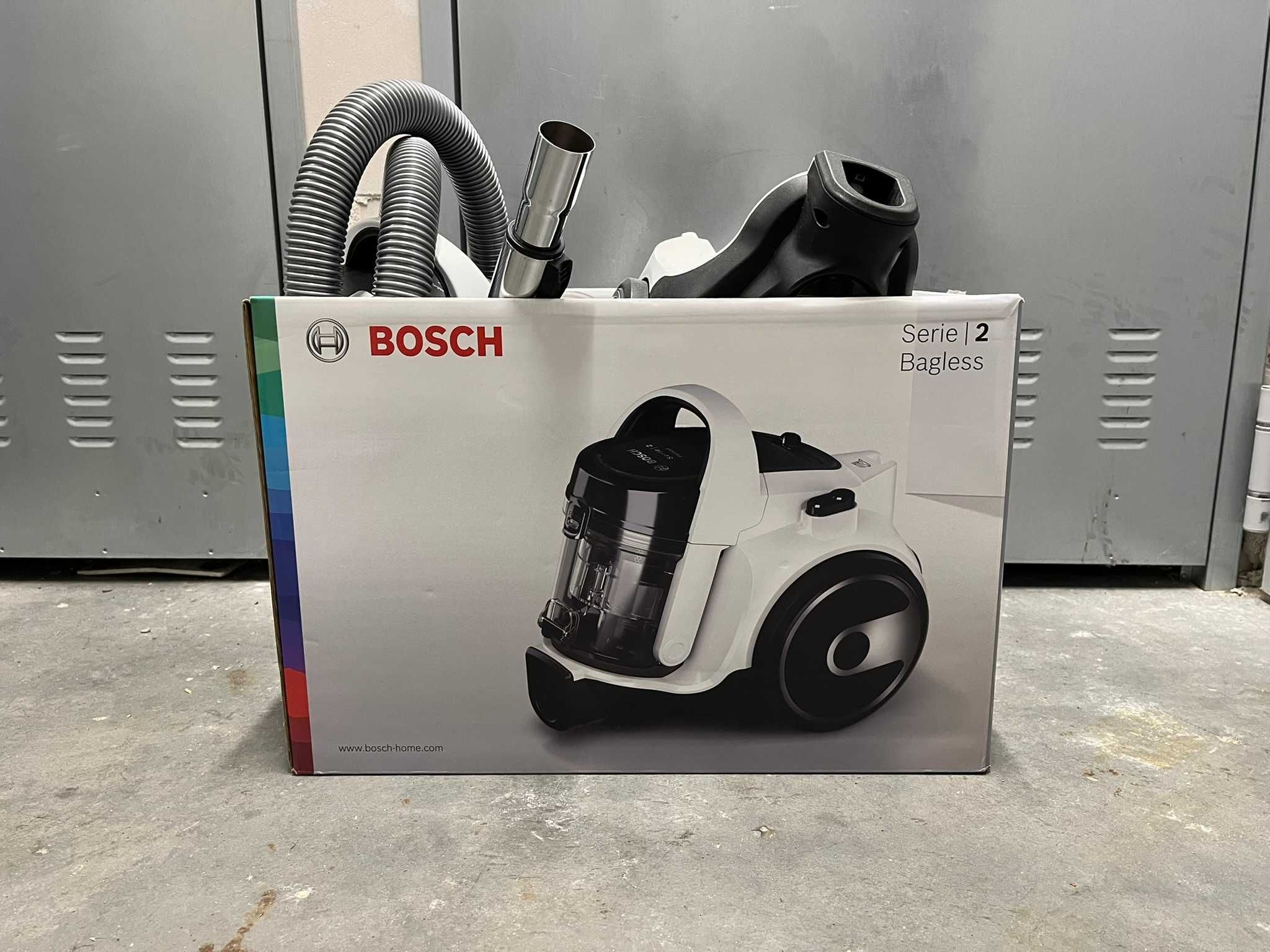 Odkurzacz bezworkowy Bosch Serie 2 700W 1,5l BGS05A222
