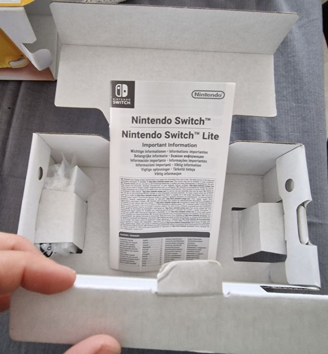 Switch Lite amarela + Jogos