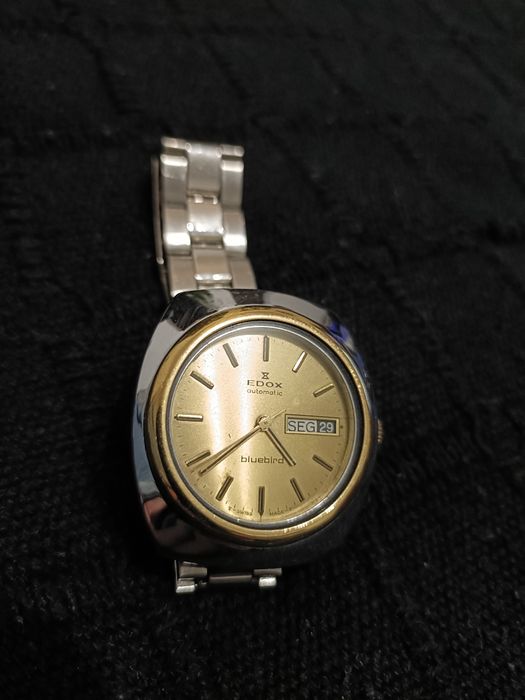 Relógio Edox dourado