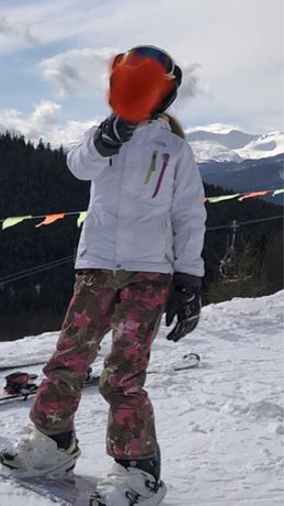 Крутой Лыжный костюм курточка штаны есть борды и лыжи.домашние