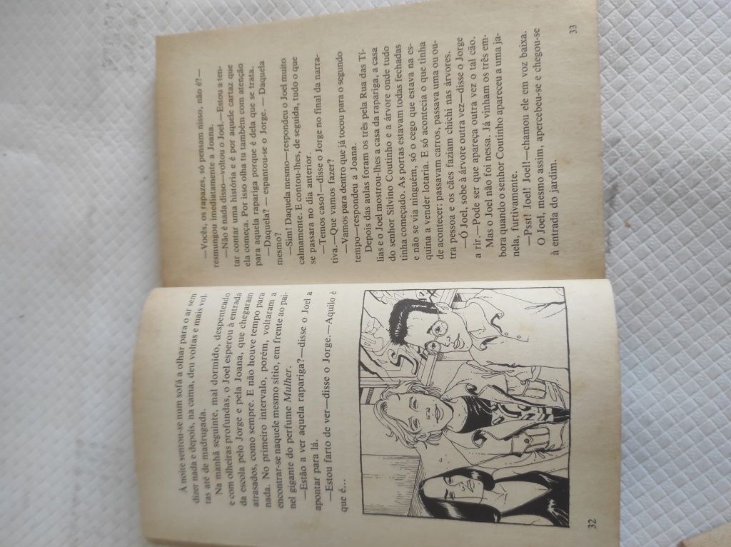Livros triângulo jota