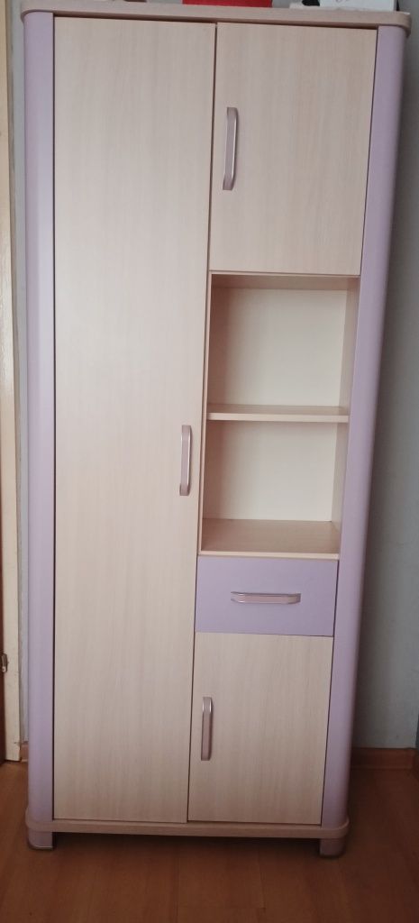 Komplet mebli . Komoda i dwie szafy