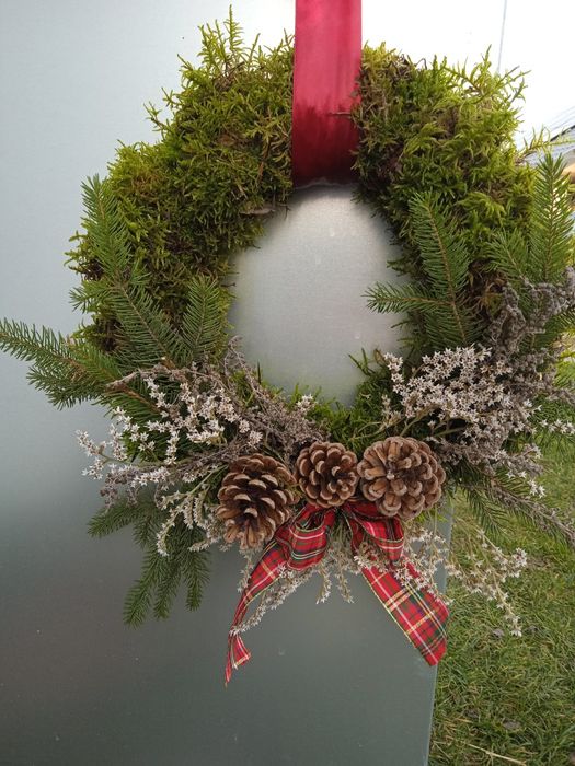 Wianek naturalny bożonarodzeniowy na drzwi