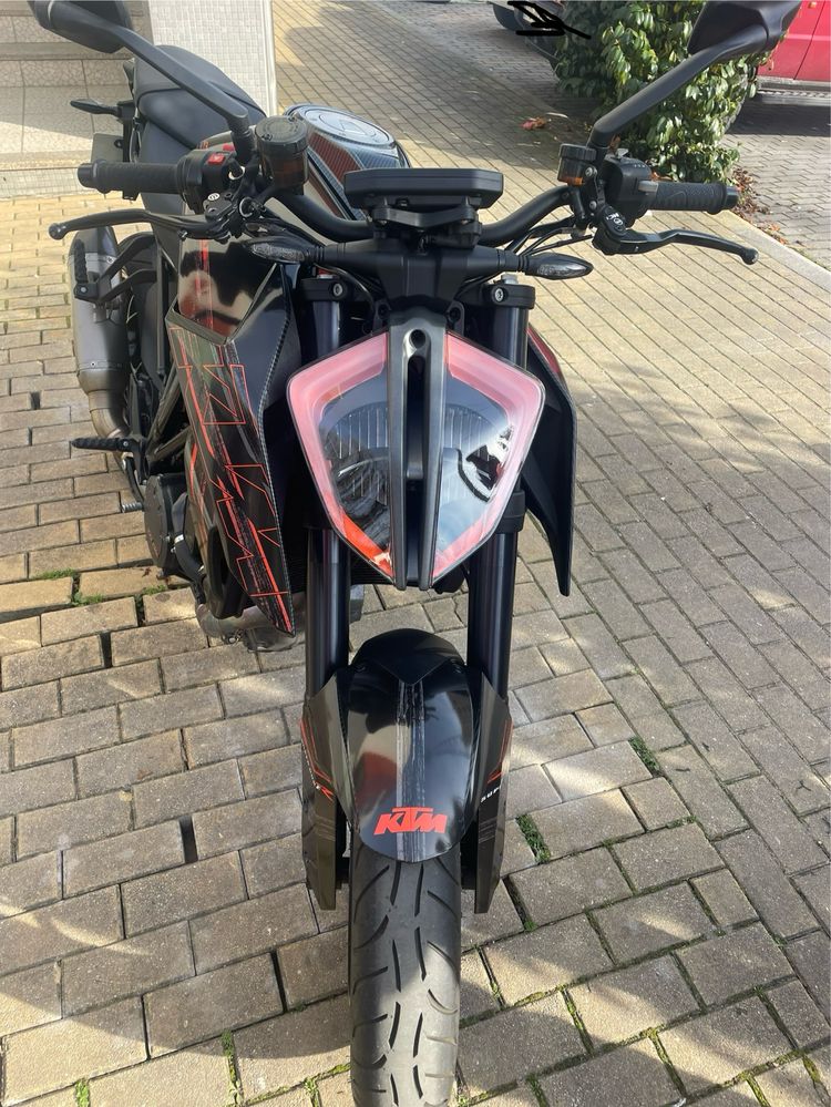 KTM 1290 SUPER DUKE R