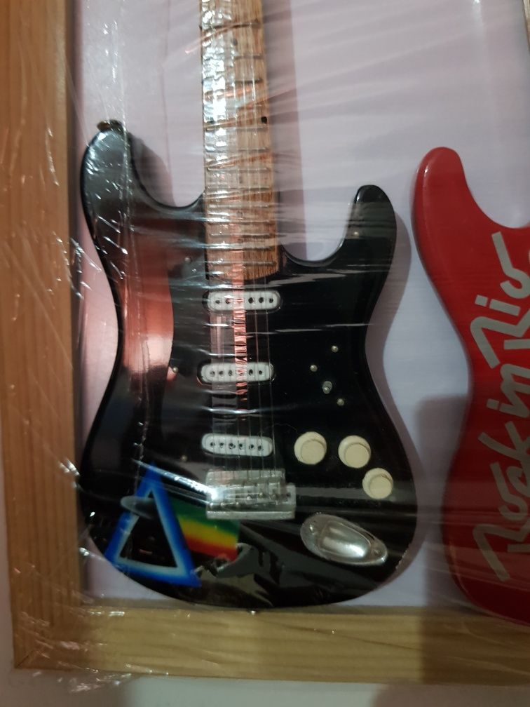 Vendo coleção de guitarras miniatura