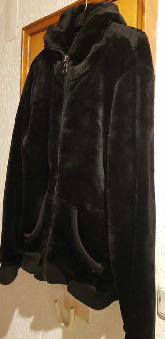 Casaco capuz  tipo blusão de senhora preto toque macio Tamanho XL