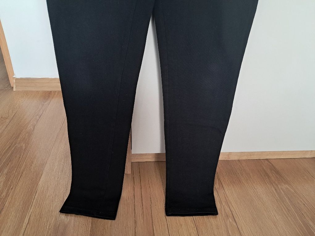 Czarne spodnie dresowe damskie rozmiar M