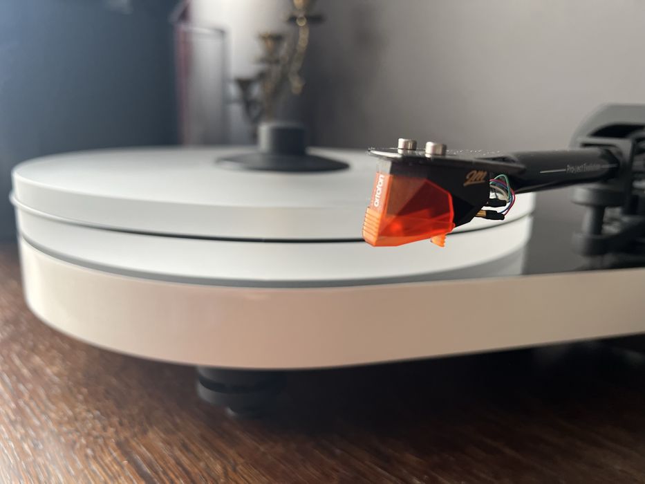Jak nowy Gramofon Pro-Ject RPM 5 Carbon biały + ortofon MM Bronze