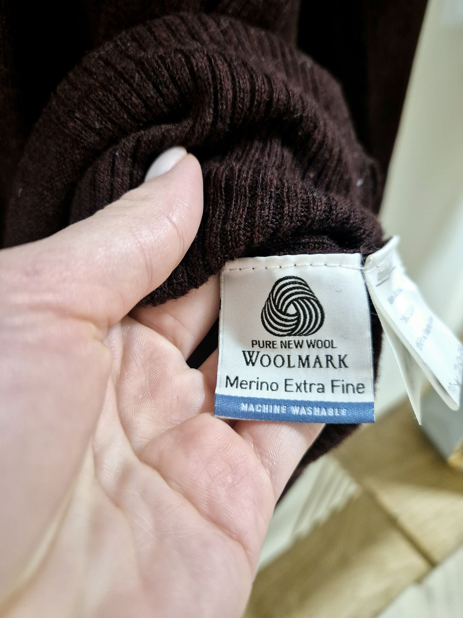 Burgundowy kardigan z wełny merino extra fine wool woolmark