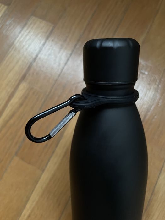 Aro de silicone para garrafas com Mosquetão