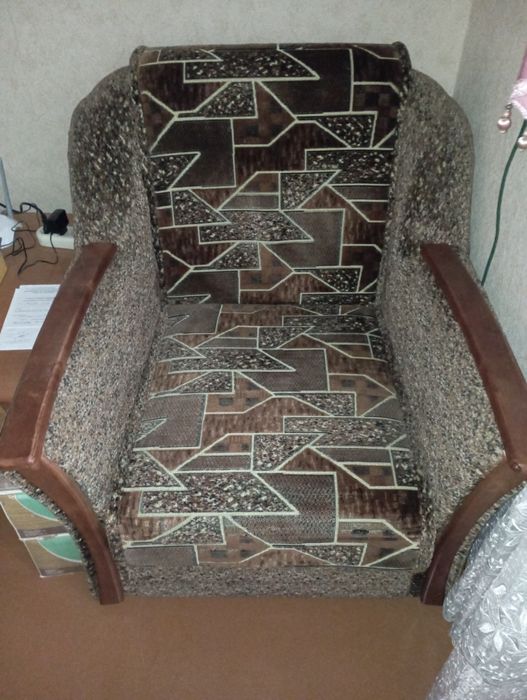 Диван в гарному стані,крісла розкладні 2 шт,ціна договірна телефонуйте