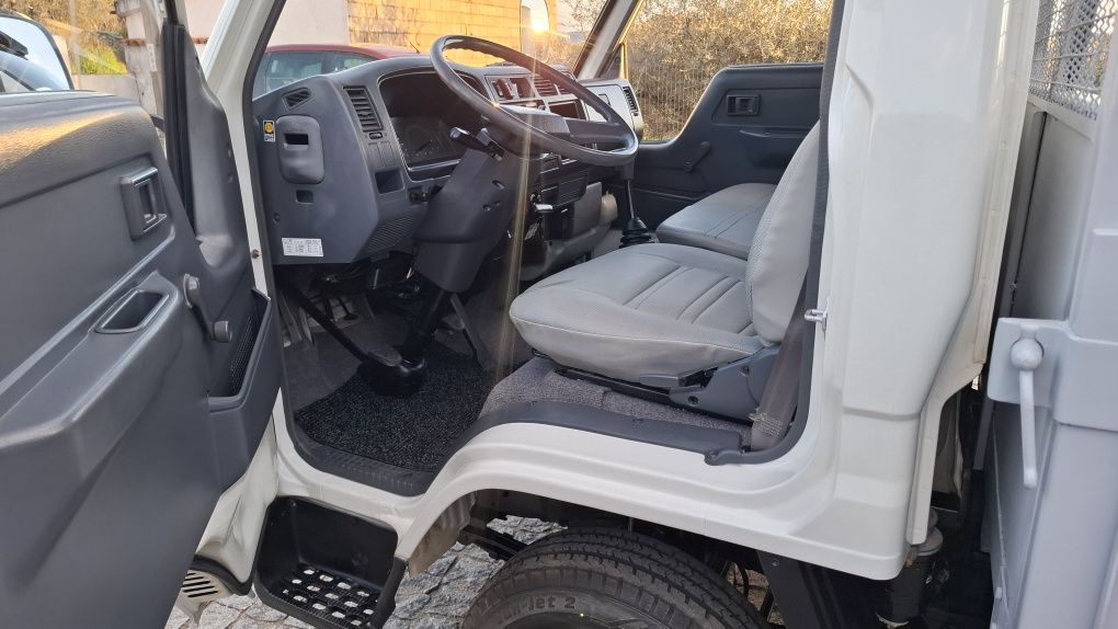 Toyota dyna 150 poucos km