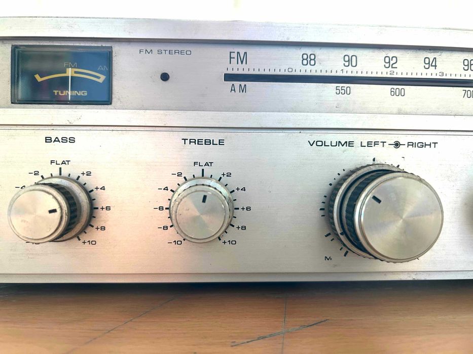 Vendo AKAi AA-810 DB com avaria na amplificação (provavelmente pré).