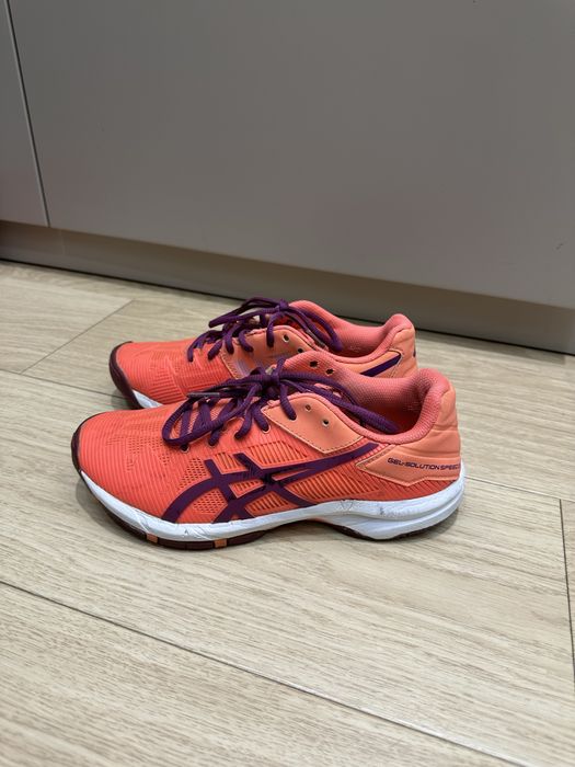 Фірмові кросівки ASICS