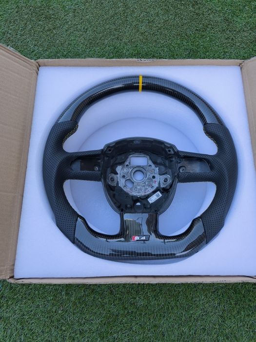 Volante em carbono