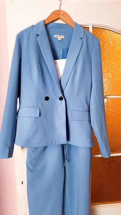 Продам костюм женский,пиджак и брюки !