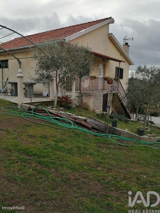 Prédio T4 em Loivos e Póvoa de Agrações de 550,00 m2