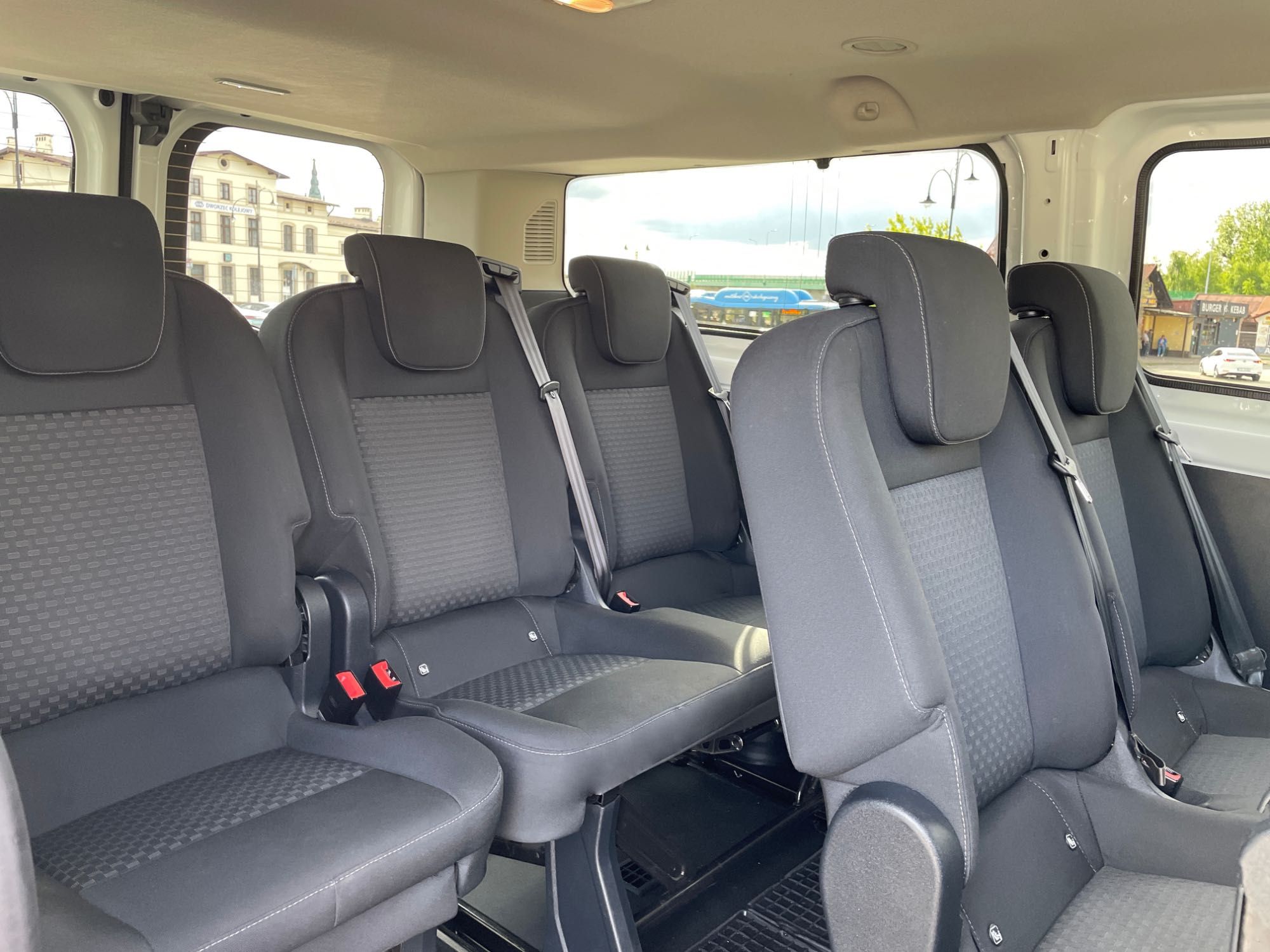 Wynajem busa 9 osobowego Ford Transit Custom – wakacje 2025 Trzebinia