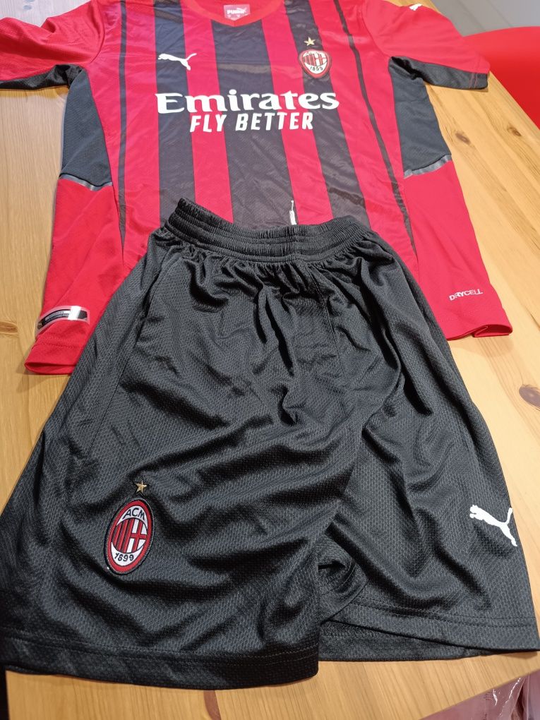 Camisa + Calções AC Milan M ler anúncio