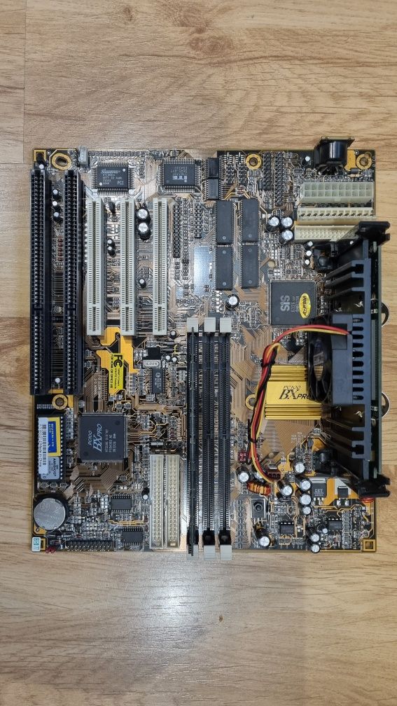 PC Chips PC100 BX PRO Slot 1 SdRAM PCI ISA SiS 6326 AGP