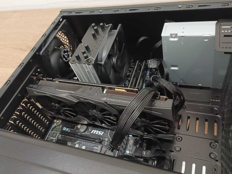 Komputer stacjonarny - Asus GeForce GTX1070, Intel Core i7-7700