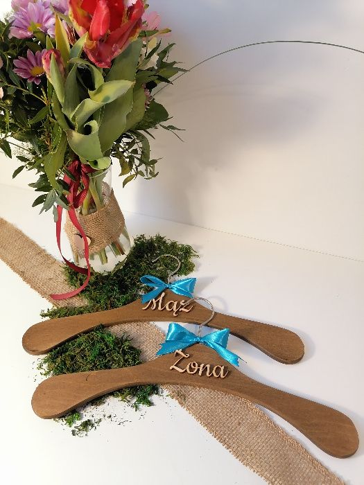 Rustykalne wieszaki ślubne - Żona i Mąż, satynowa wstążka
