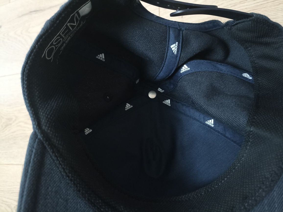 Czapka z daszkiem Adidas sportowa