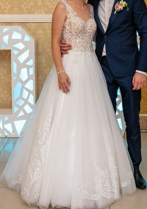 Suknia ślubna (r. 36)