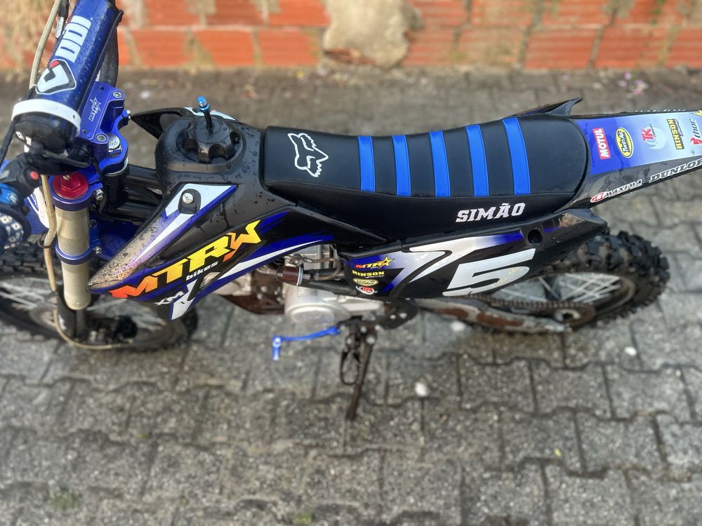 Pit bike 125cc com muita força