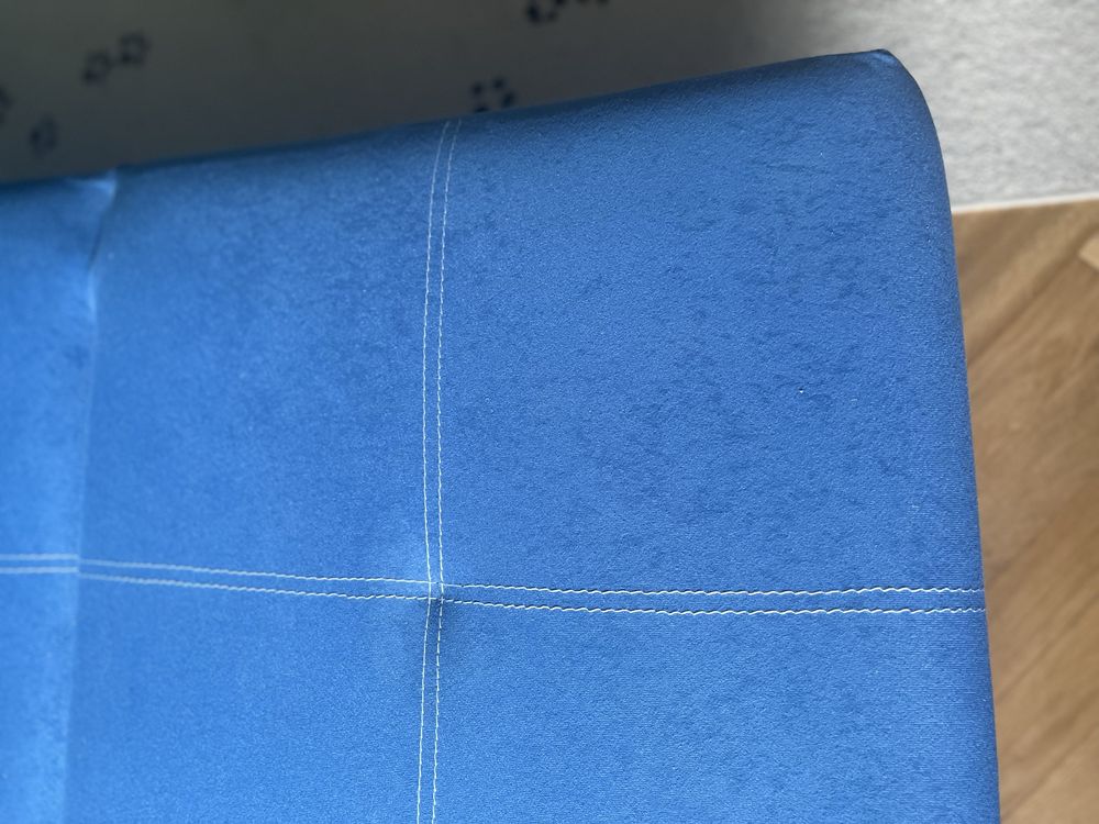 Sofa rozkładana z pojemnikiem na pościel