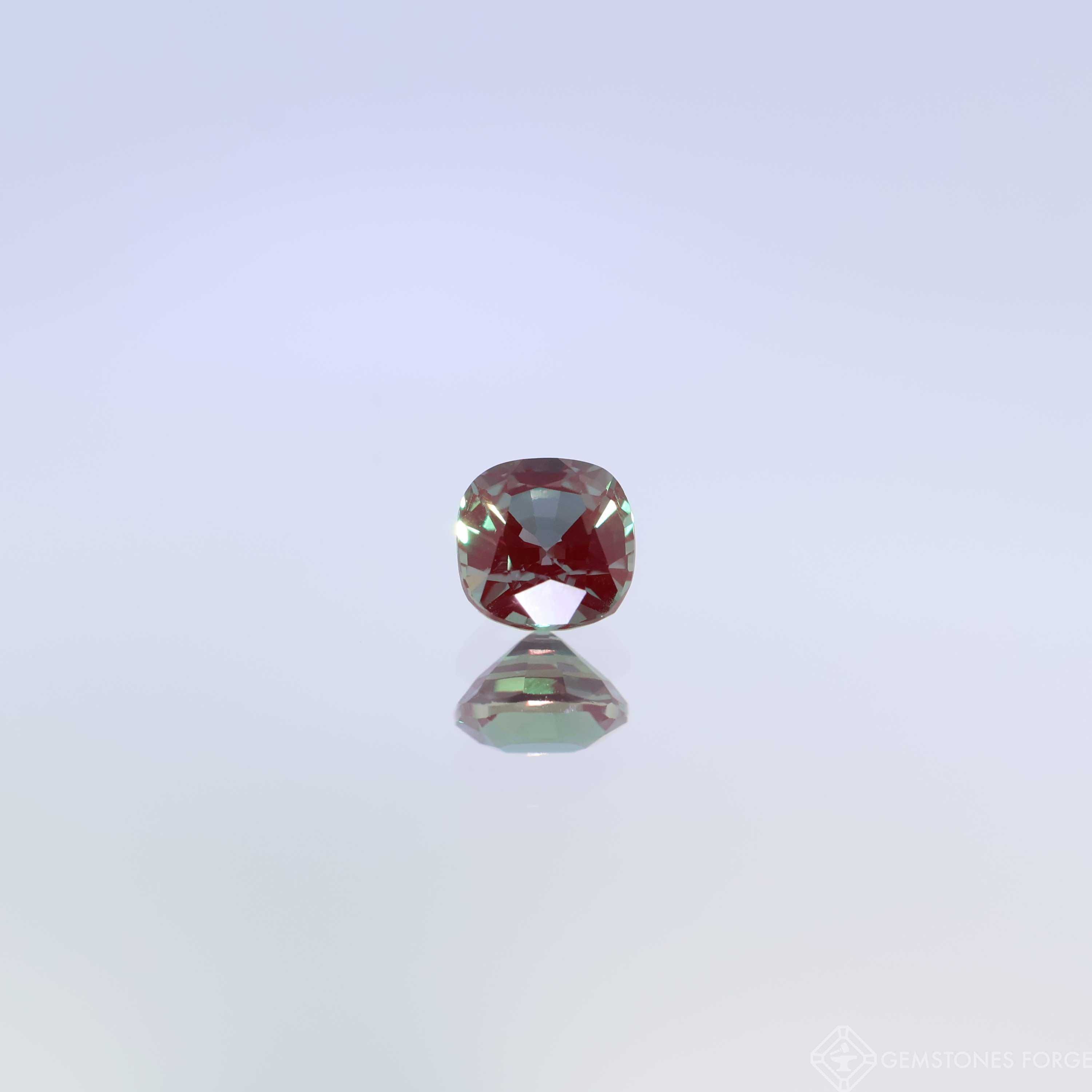 Aleksandryt laboratoryjnie wytworzony 4x4 mm, szlif cushion