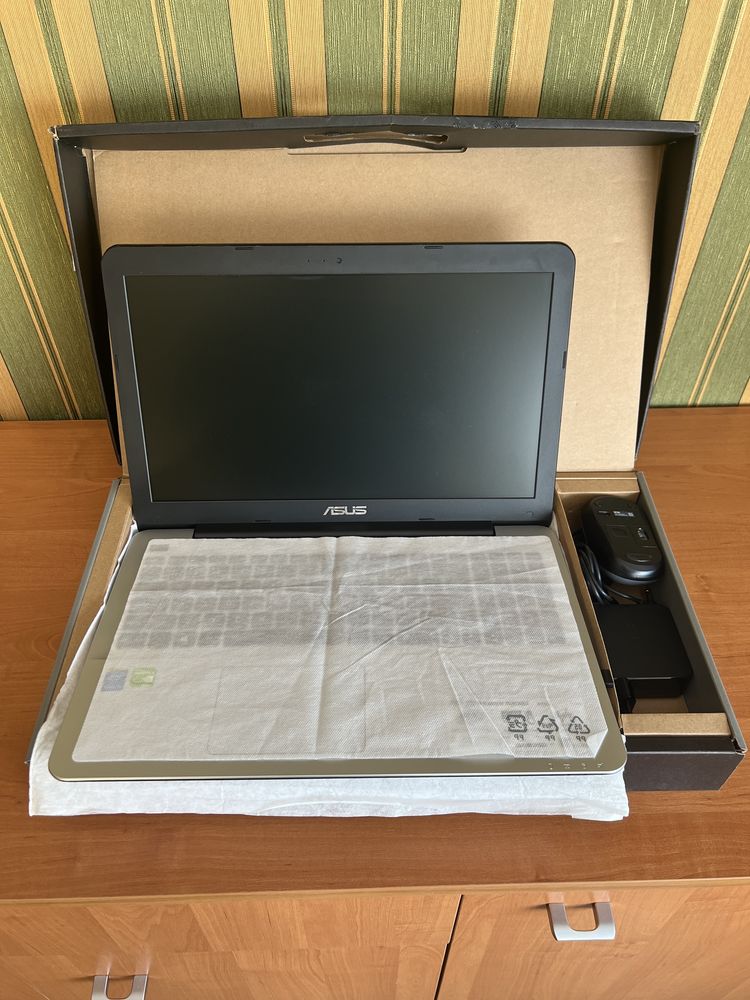 Asus A555L laptop jest WZOROWY!