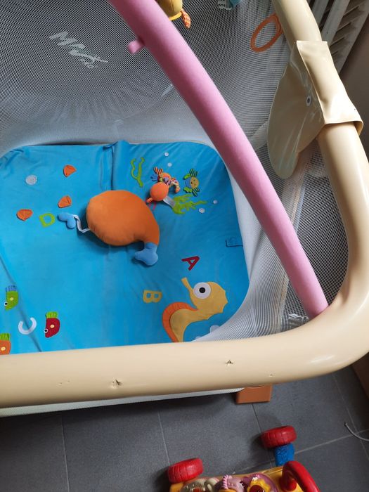 Манеж большой квадратный Berber с мягким ковриком и игрушками