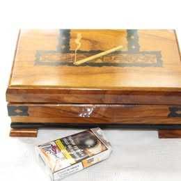 Caixa de música em madeira