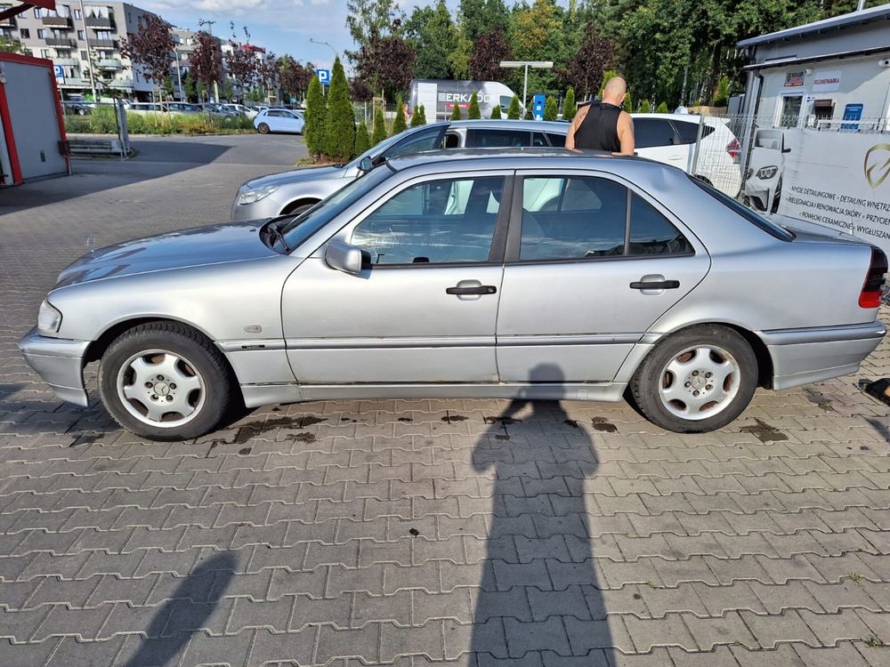 Mercedec c200 gaz- benzin