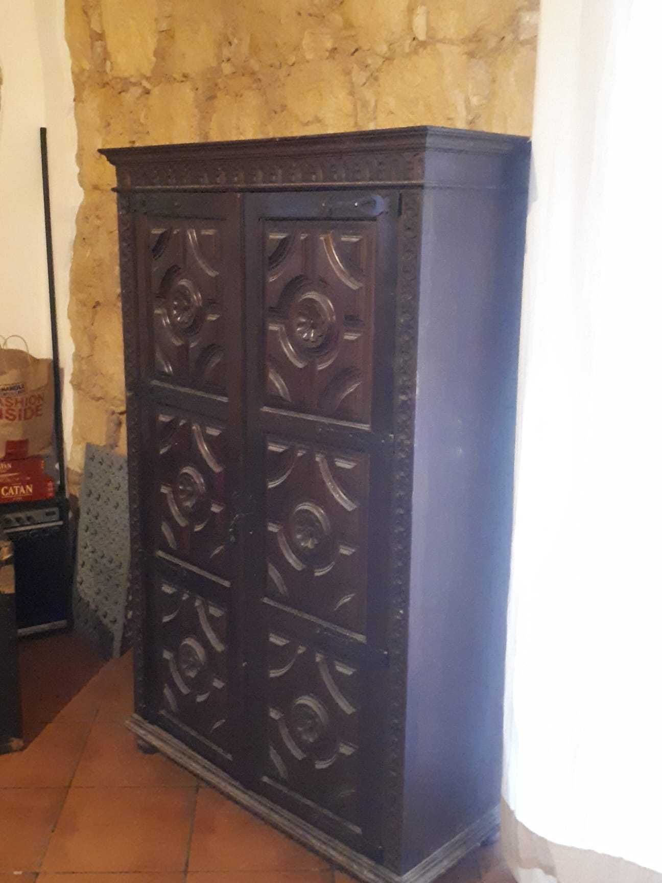 Móvel de Roupa Vintage