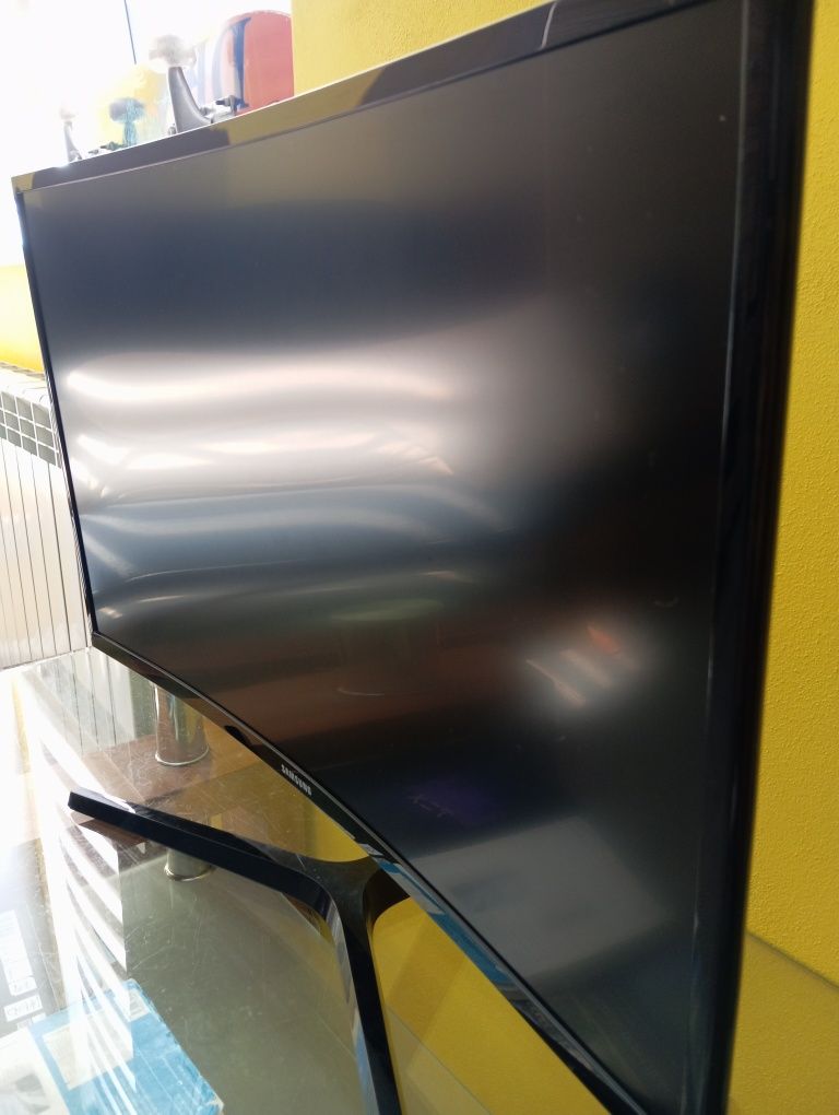 Samsung LC27F396FHRXEN 27" Full HD – zakrzywiony, idealny stan