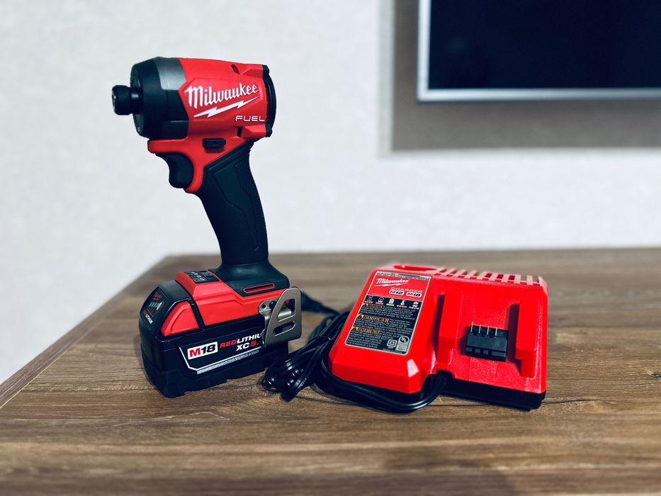 Імпакт / шуруповерт Milwaukee 2953-20