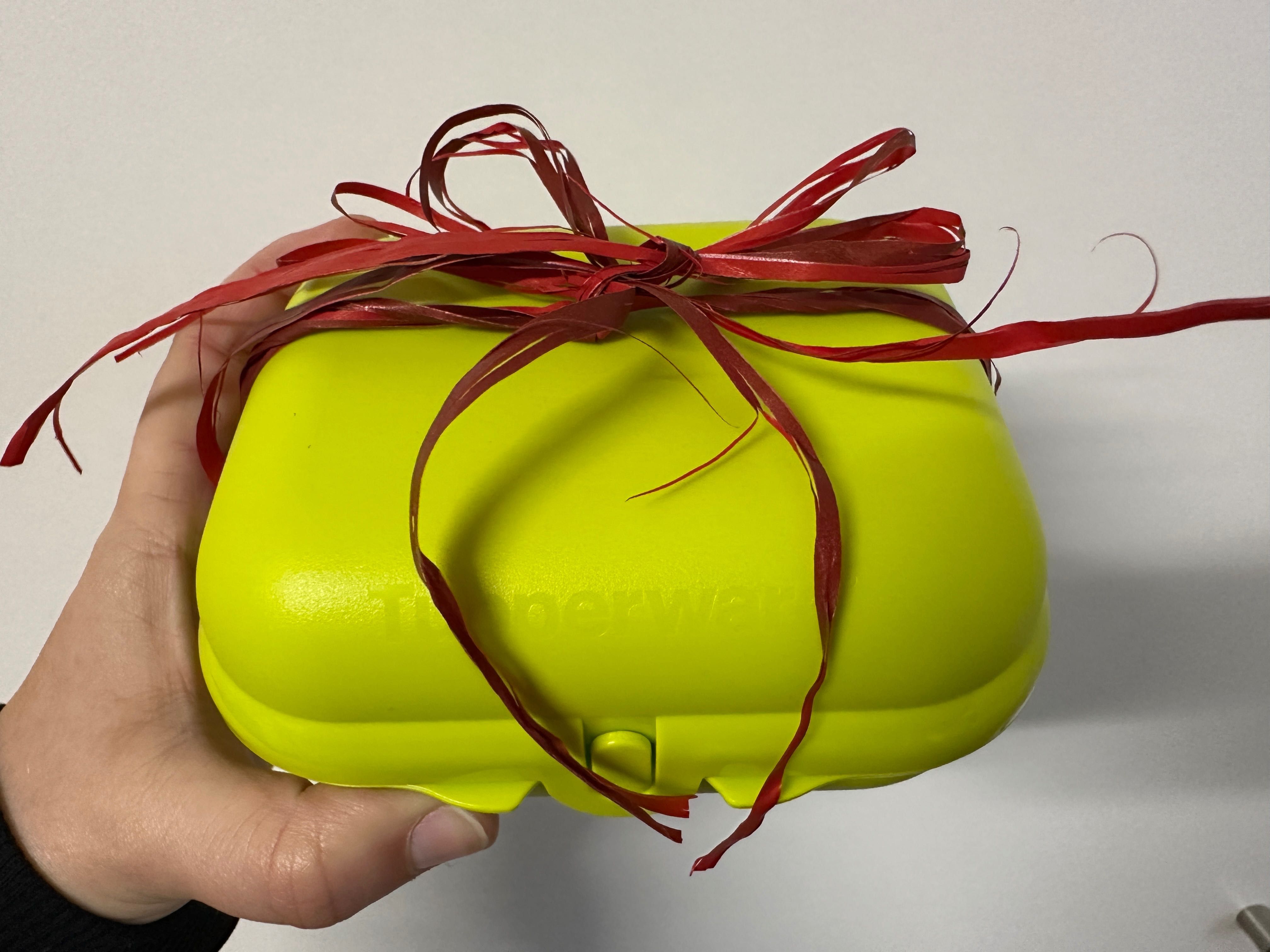 Ostra Média Tupperware