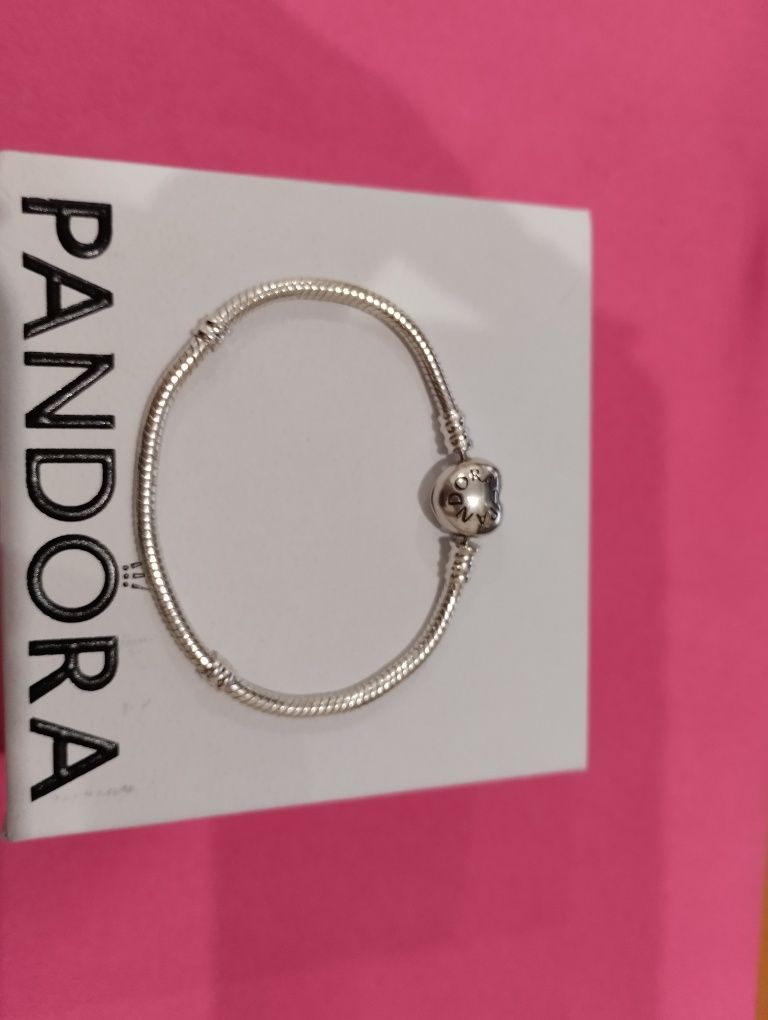 Pulseira Pandora original em caixa. Nova. Fecho em coração