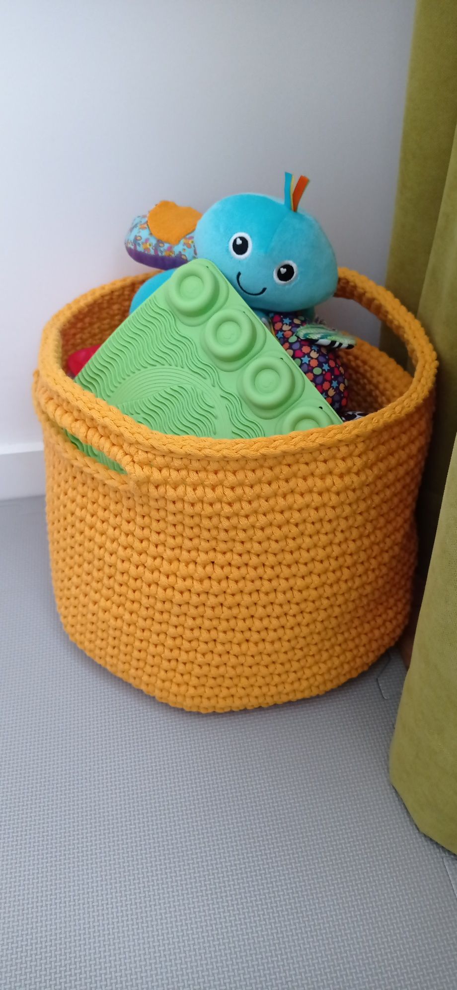 Koszyk ze sznurka bawełnianego do pokoju dziecięcego