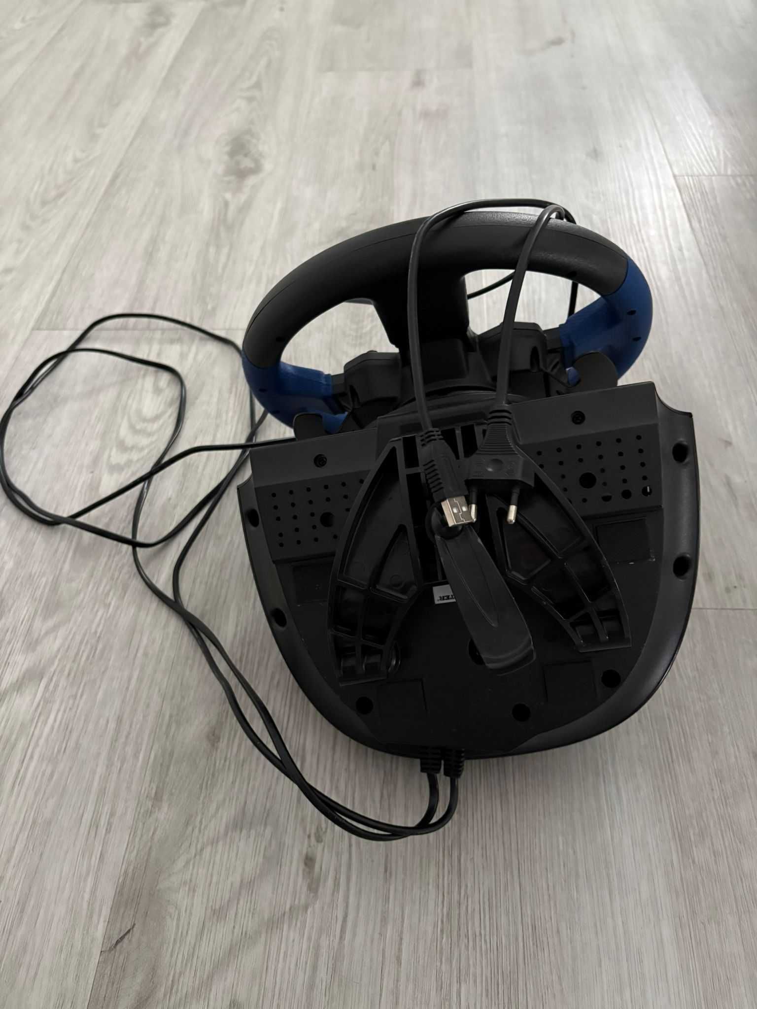 Volante Thrustmaster T150 + Pedais