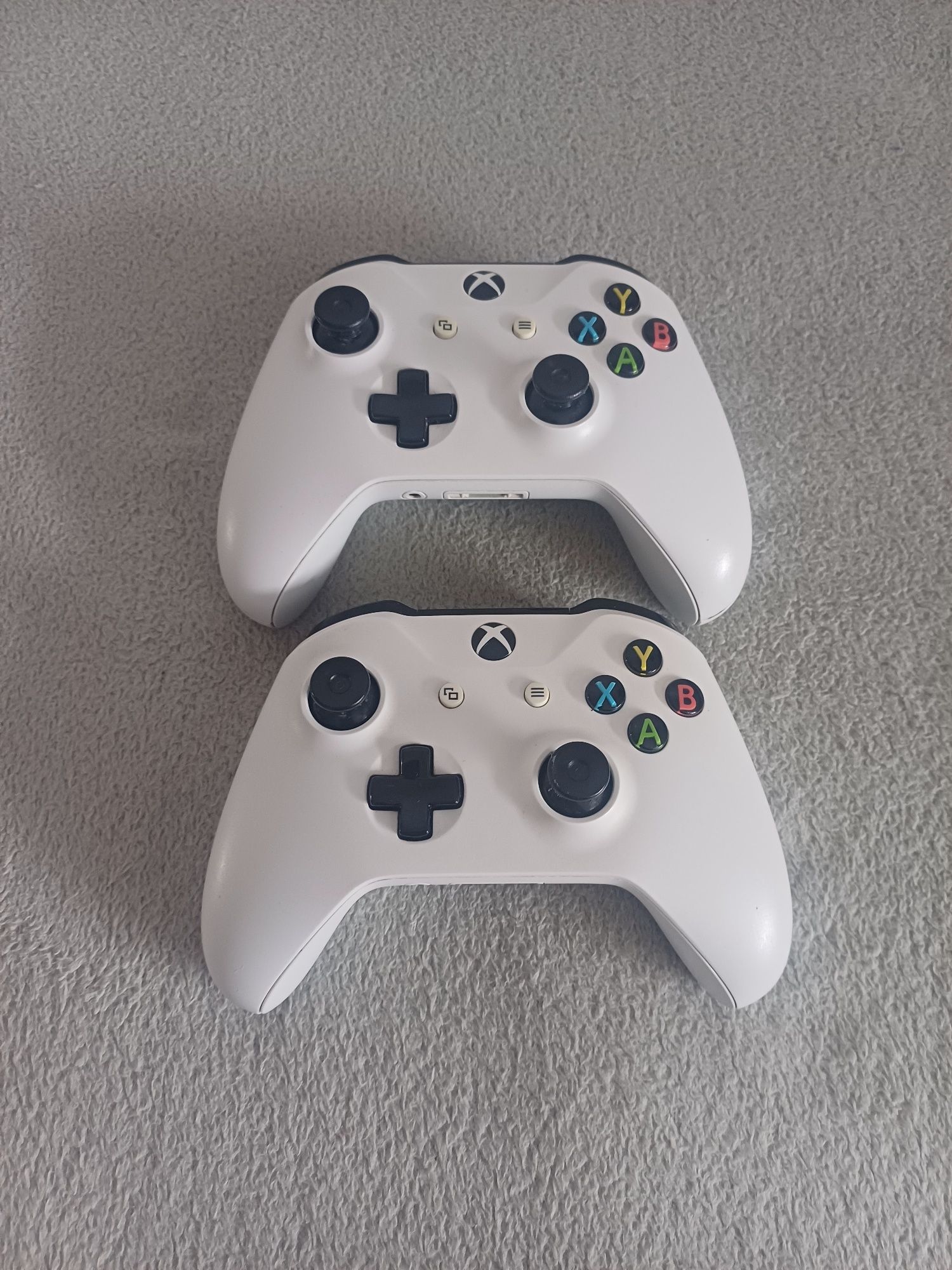 Xbox One S 500 GB + 2 pady + stacja ładująca + 11 gier + przejściówka
