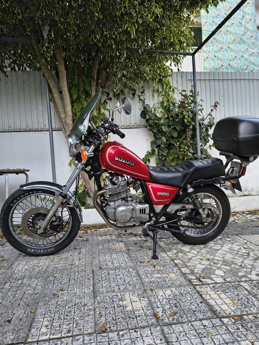 Mota Suzuki GN250
