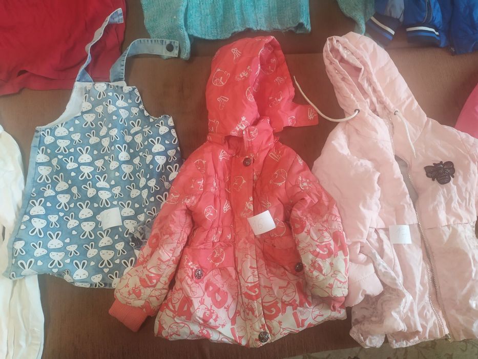 Продам куртку детскую.