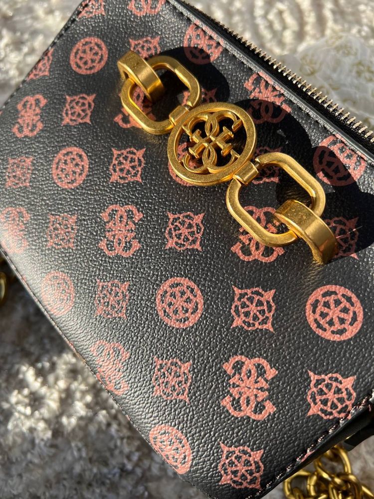 Сумка guess у форматі mini — GUESS всього за 999 грн!