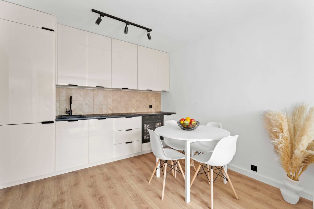 Słoneczne 2 Pokoje (34 m²) z Dużym Balkonem + Parking ze Szlabanem!