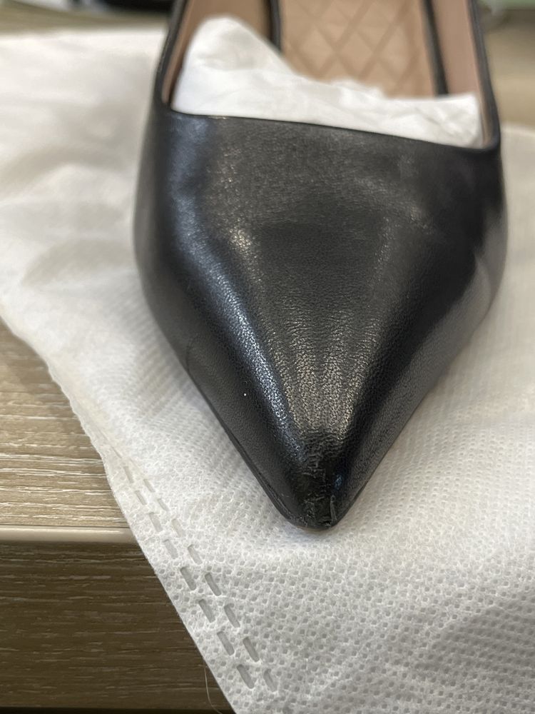 Кожаные туфли классика на каблуке Vitto Rossi 2023 женские черные
